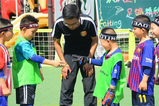 沃德兰·东大幼儿园易城园“沃沃足球赛”圆满落幕小球员诠释“体育精神”