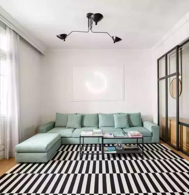 复式公寓玻璃隔断卧室效果图,卧室与卫生间玻璃隔断效果图