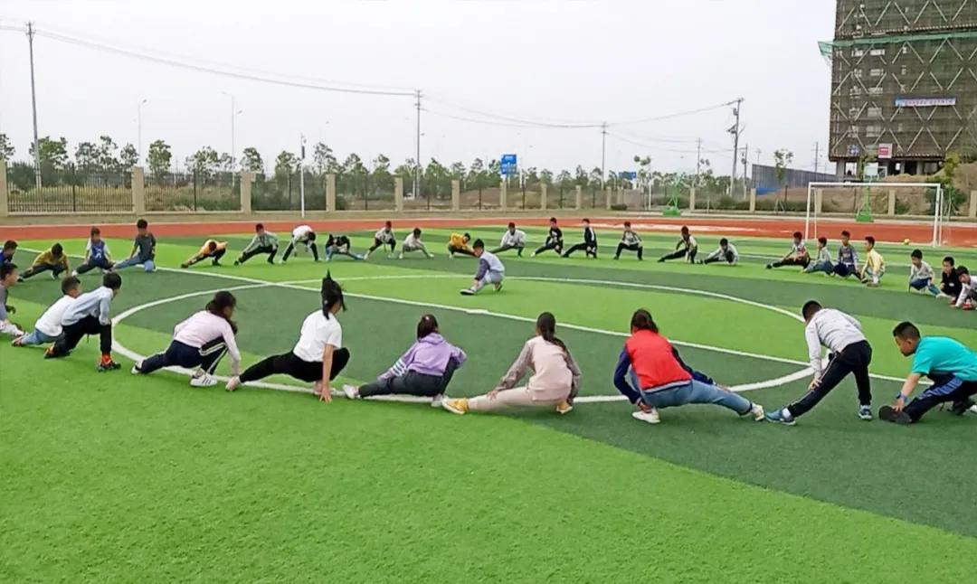 如何让足球走进校园,足球走进校园的视频