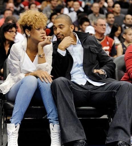 蕾哈娜不甘在平庸面前低头,蕾哈娜为什么这么成功