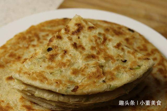 酥脆葱油饼的最简单制作方法,怎么做葱油饼才能香酥脆最好吃