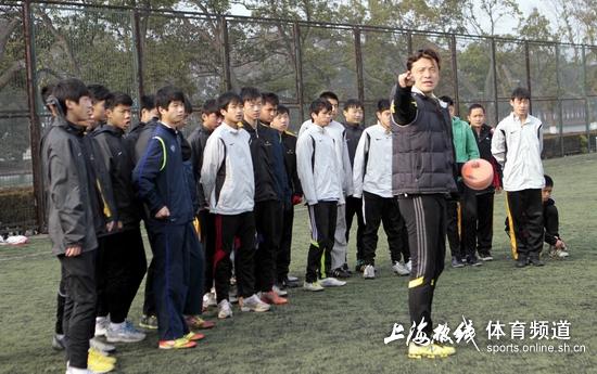 谢晖德乙帽子戏法视频,谢晖国足对韩国