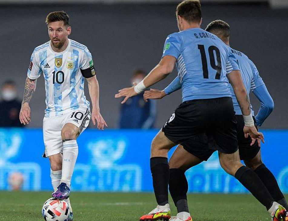 梅西匪夷所思的过人,梅西险些绝杀