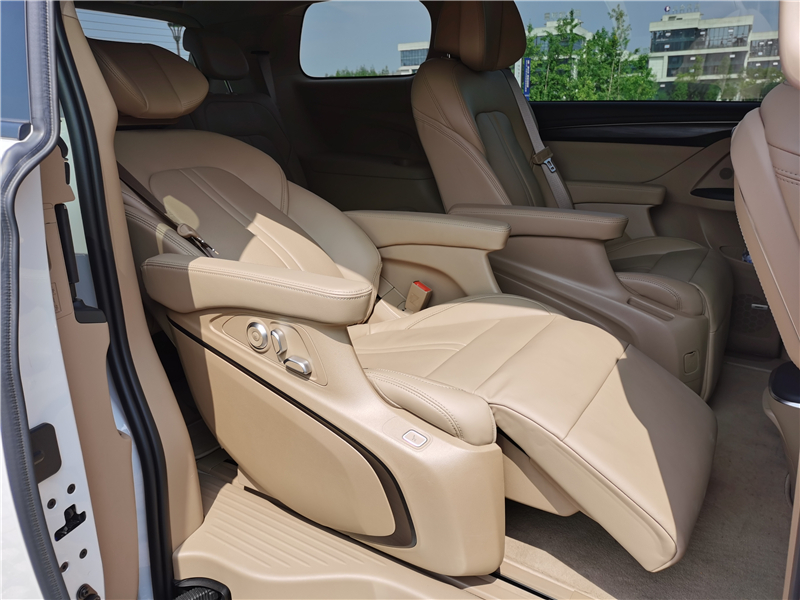 别克gl8和传祺gm8哪个舒服,奔驰v260和别克gl8哪个舒服