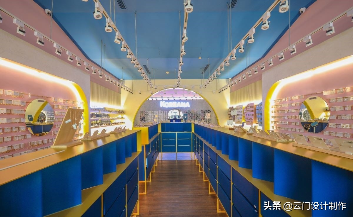 饰品游乐园！回转寿司陈列台与粉嫩饰品墙混搭，满足少女们购物欲