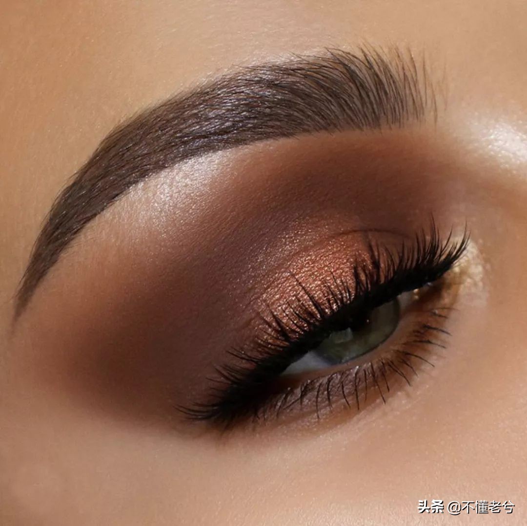 汤姆福特和迪奥哪个眼影盘好,汤姆福特20号眼影教程