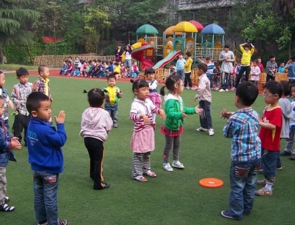 刚满两岁的宝宝上幼儿园合适吗,孩子几岁上幼儿园和一年级