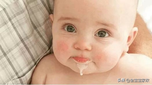 母婴吐奶,母婴溢奶和吐奶的区别