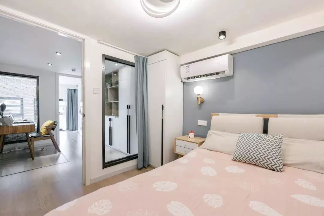 64㎡现代轻奢公寓，买了小复式，这样装修好精致