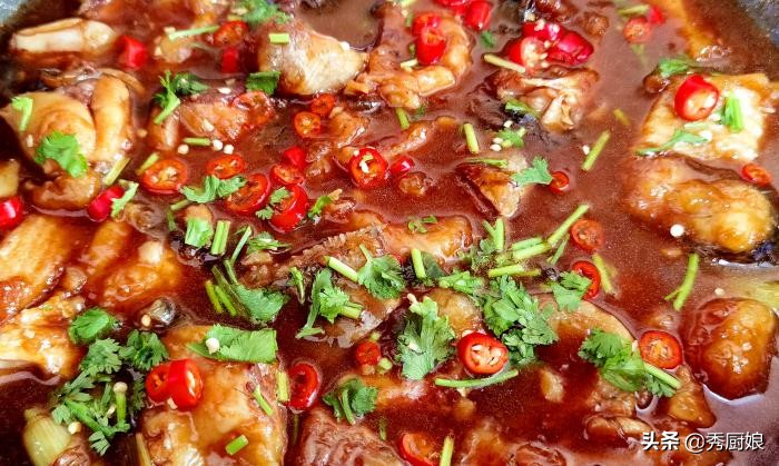 鲈鱼草鱼鲫鱼,秋天碰见这菜别手软富含胶质