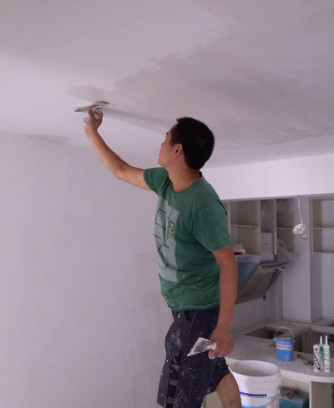 墙面瓷砖竖着开裂和横着开裂,怎么判断是墙体开裂还是墙面开裂