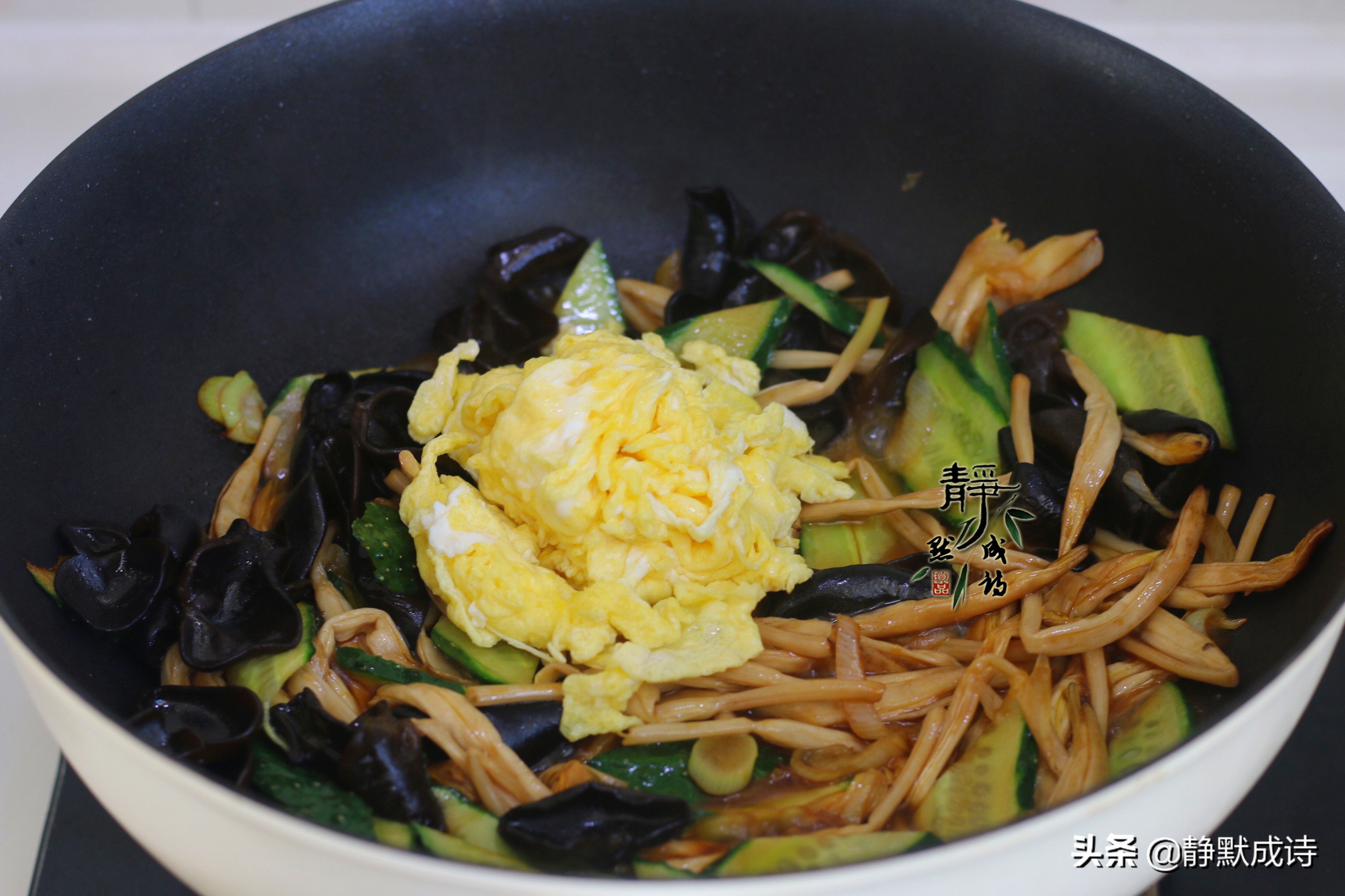 鸡蛋的神仙吃法不用锅简单又好吃,煎鸡蛋的最好吃的做法下饭