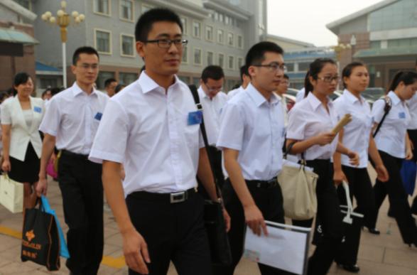 公务员申论得高分字体样板,公务员申论考题排版