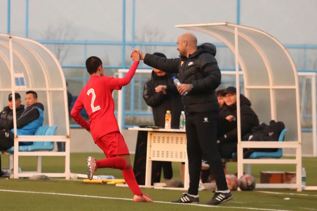 星辉青训学院战胜大连人,青超星辉青训