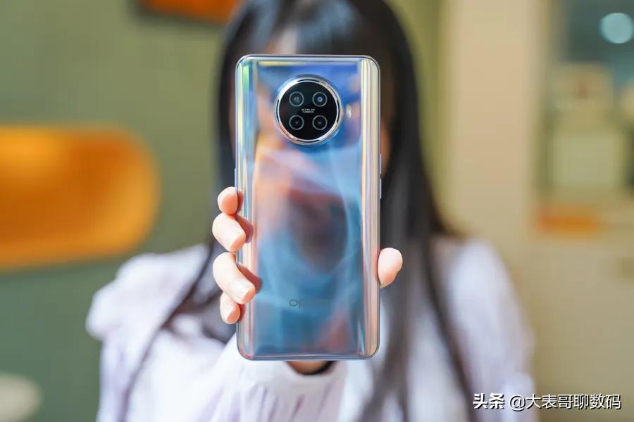 目前性价比最值得入手的三款手机,年底最值得3款手机性价比高