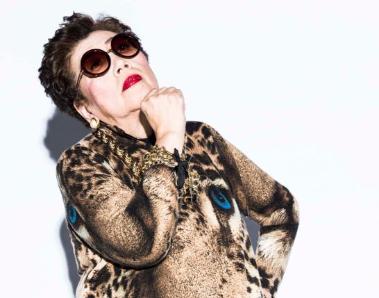 年均66岁的豹纹大妈团火了！唱rap，跳电音，连总理都点赞