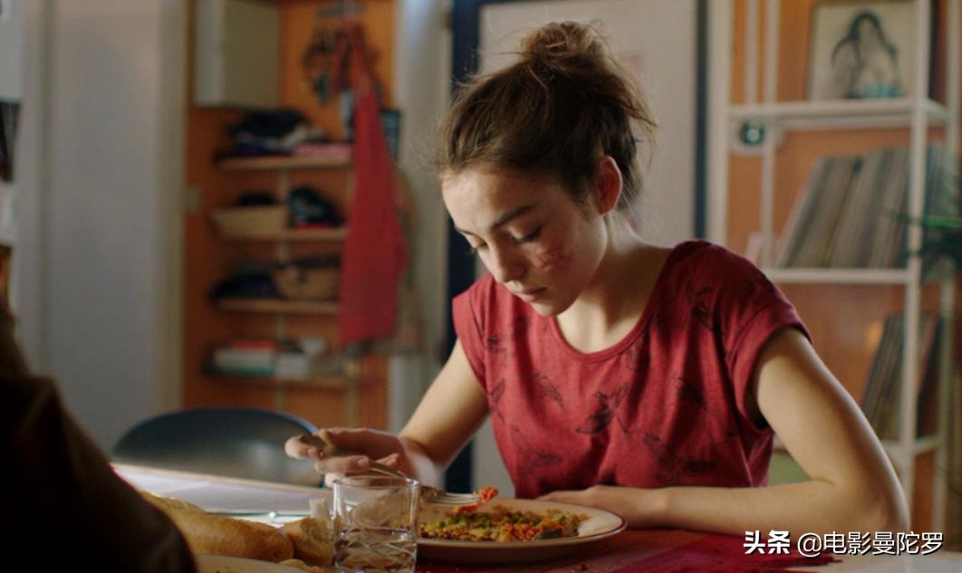 小伙谈了个漂亮女友，却不知她全家都是食人族，一部猎奇类文艺片