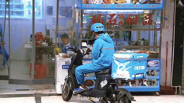 “就卖10块，难怪凌晨2点还满座”