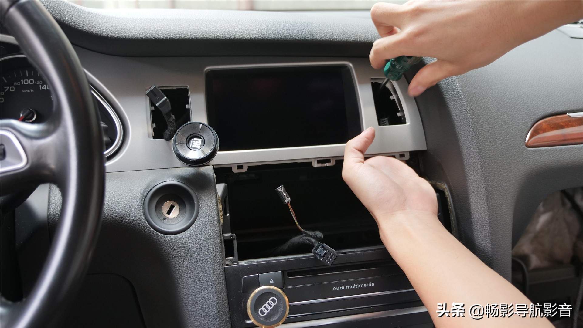 奥迪q7改内饰导航,奥迪q7改装大屏导航线束