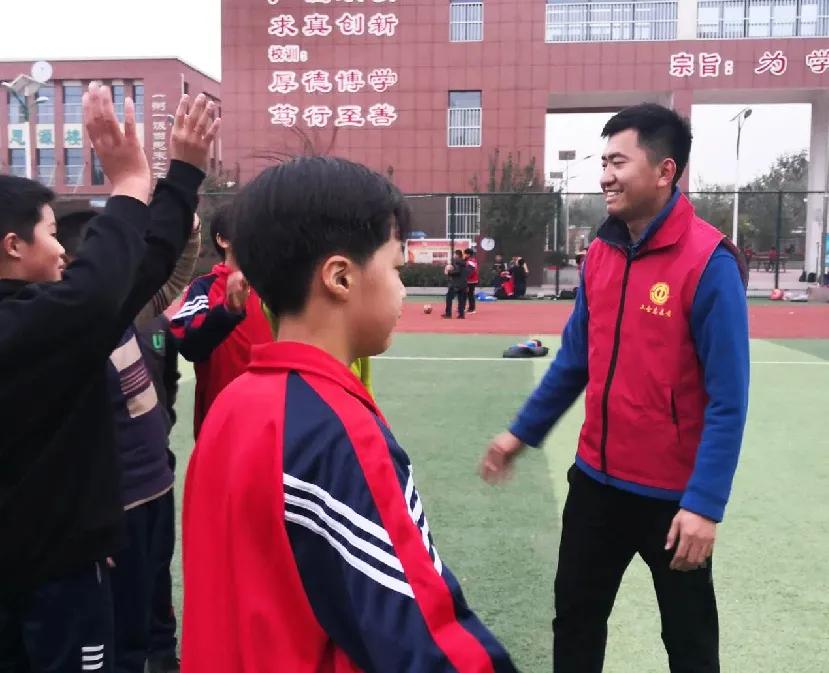 足球进校园的意义,足球公益课活动