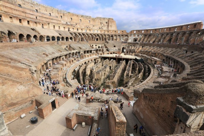 在古罗马，*奴女**隶是如何被处置的？比*奴男**隶还惨