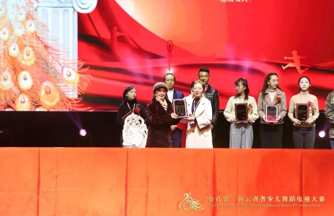 “金孔雀”杯第五届云南省少儿舞蹈电视大赛昆明赛区群舞开幕仪式