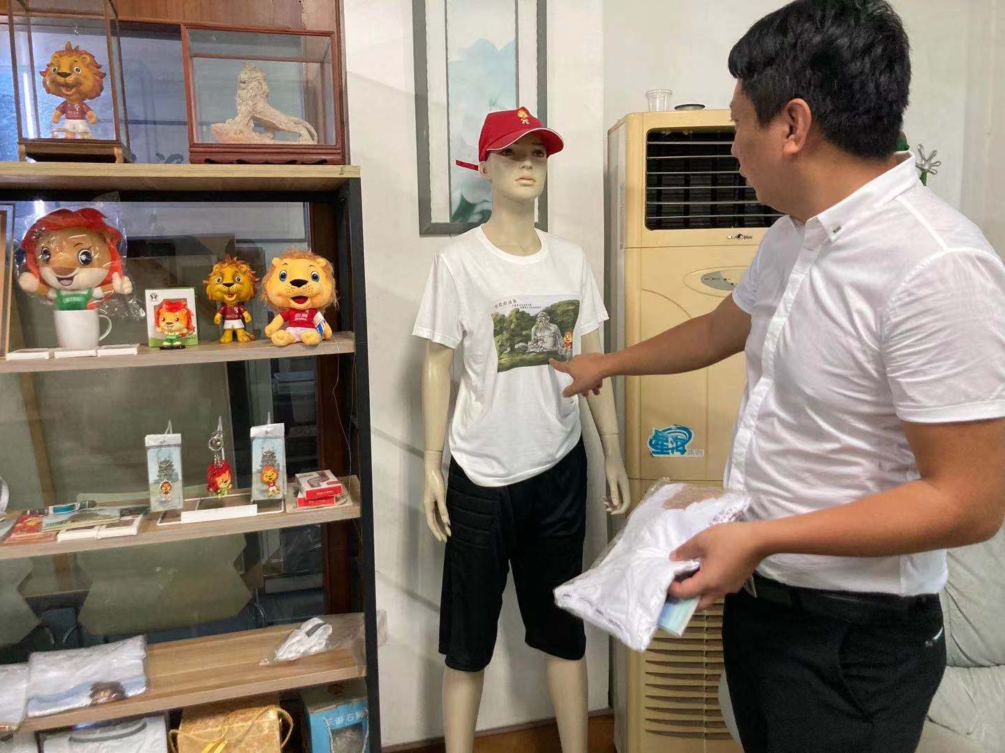 有心了！这位石狮人手绘泉州22个世界文化遗产点并做成了明信片