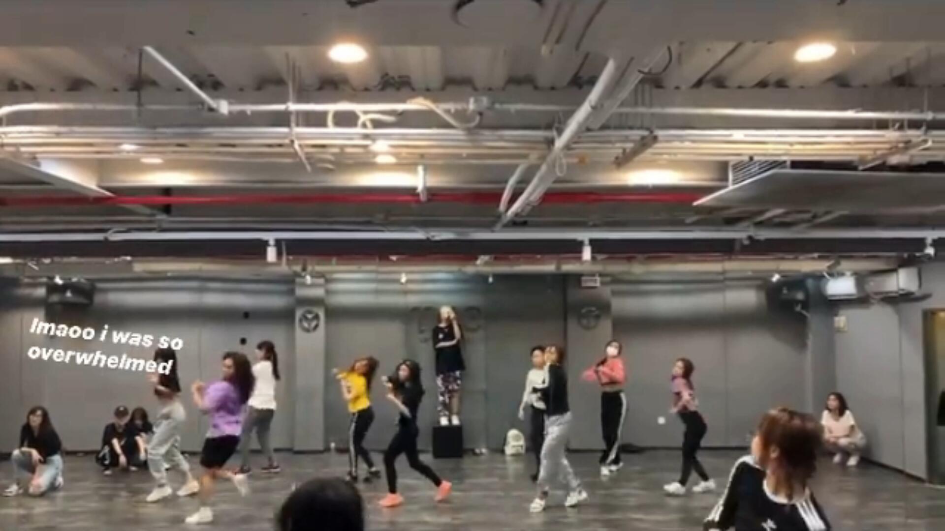 小苹果现照,小苹果美貌抢镜