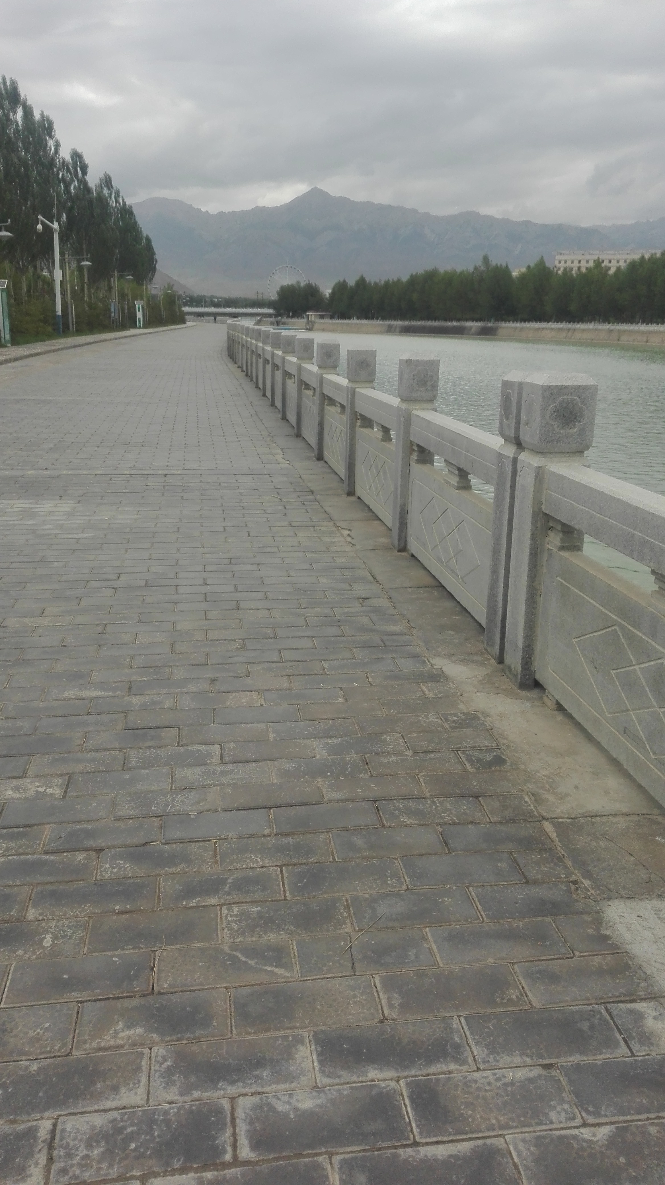 美丽的高原城市德令哈,德令哈一座安静的高原