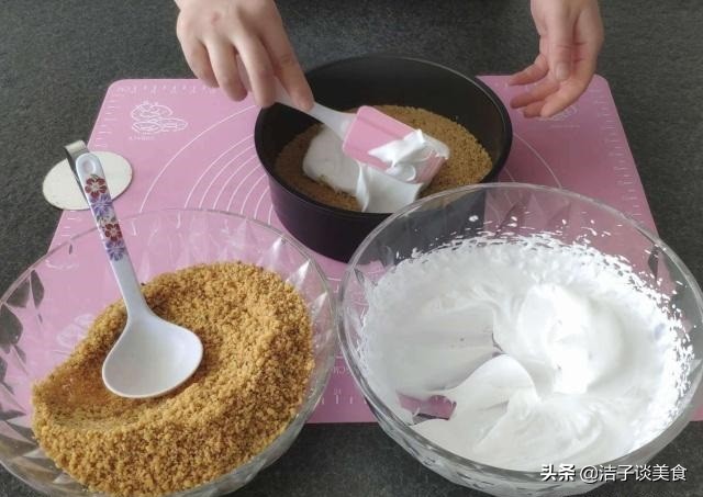 不用面包糠的蛋糕制作,不用烤箱也能做出松软香甜的蛋糕