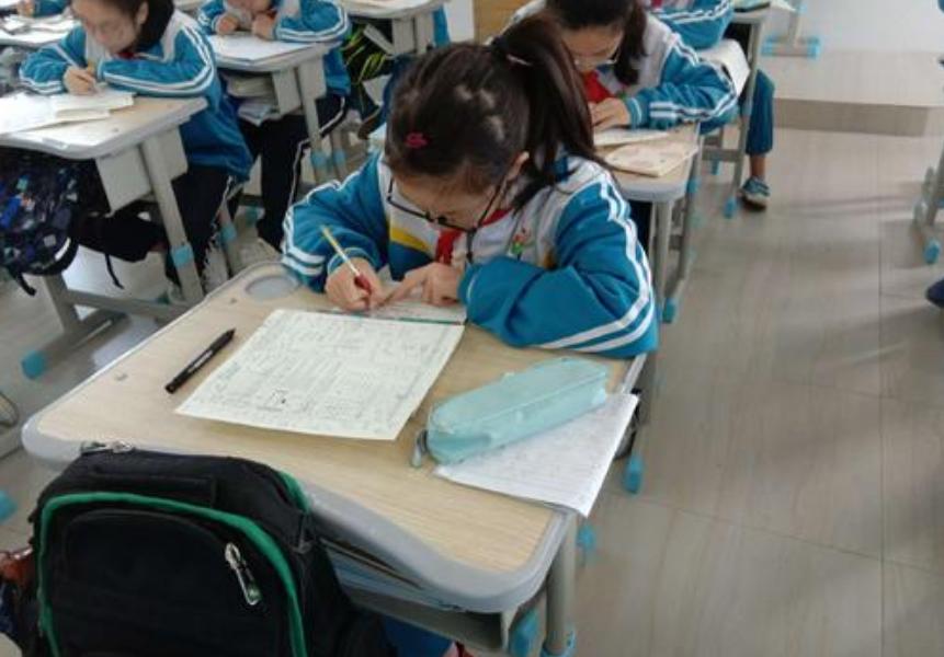 考试时学生的样子怎么画,学生考试时的样子