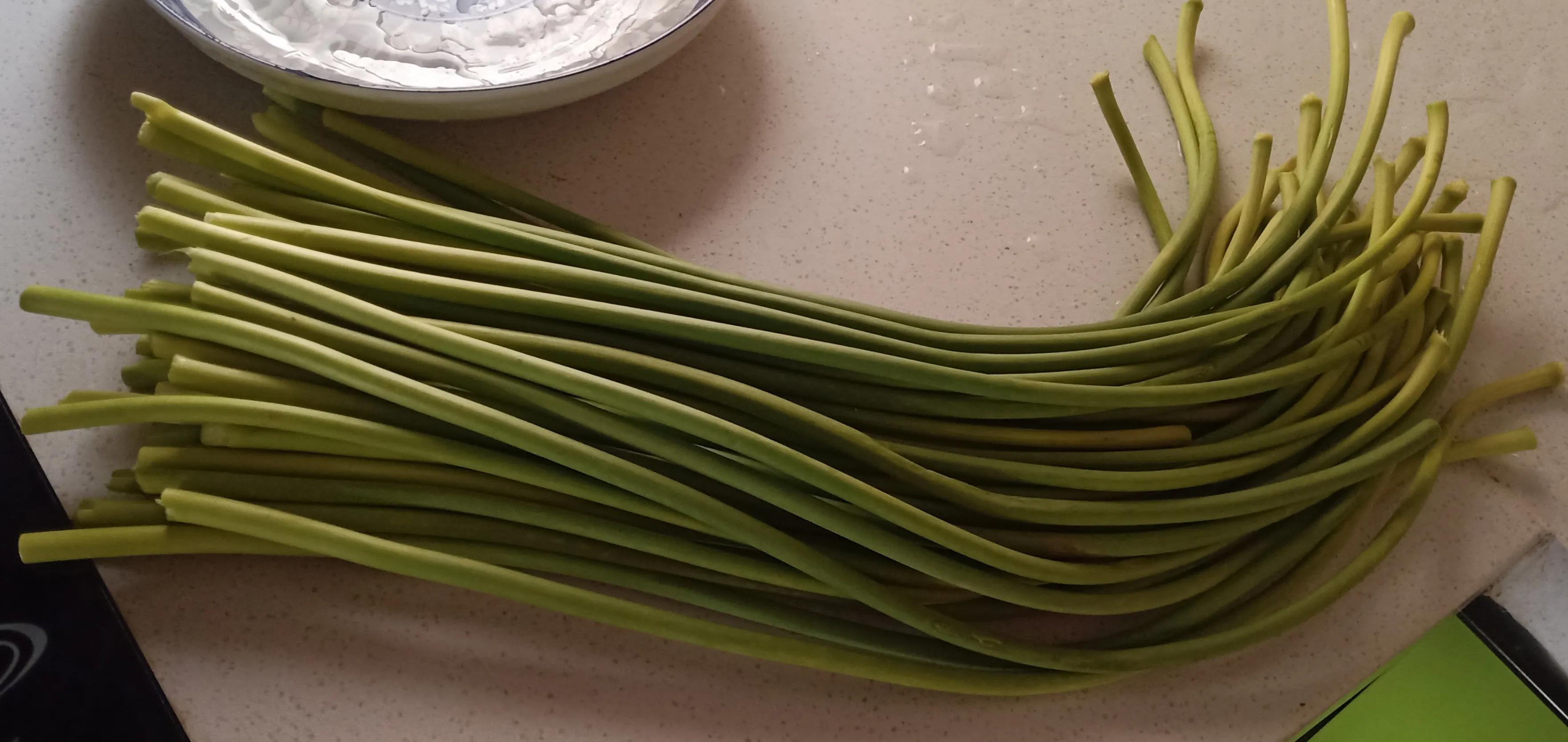蒜薹白菜葫芦瓜拌面家常做法,蒜苔炒肉和西红柿鸡蛋泡饭