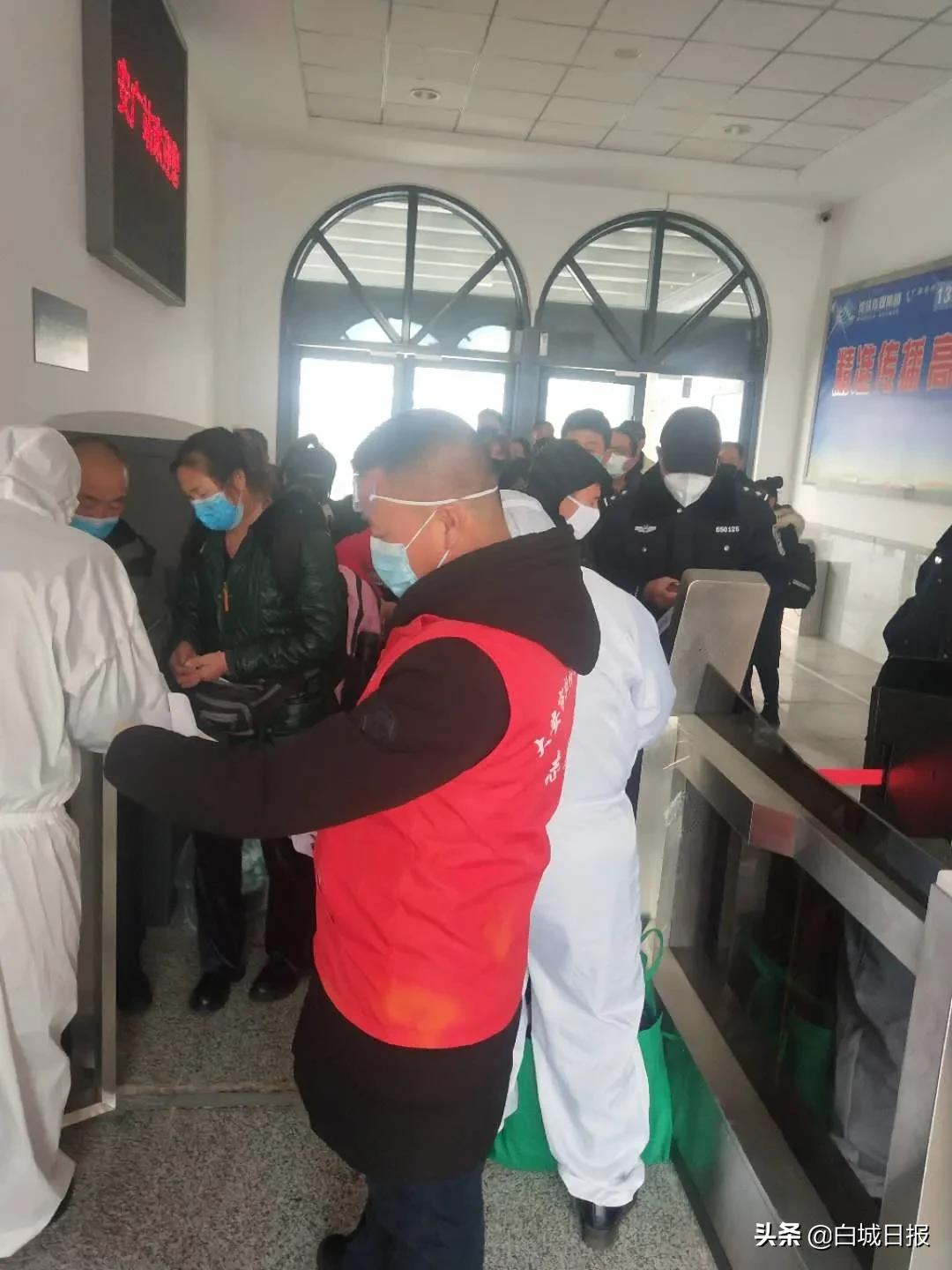 最美战疫志愿者在行动,最美战疫志愿者杨士泉