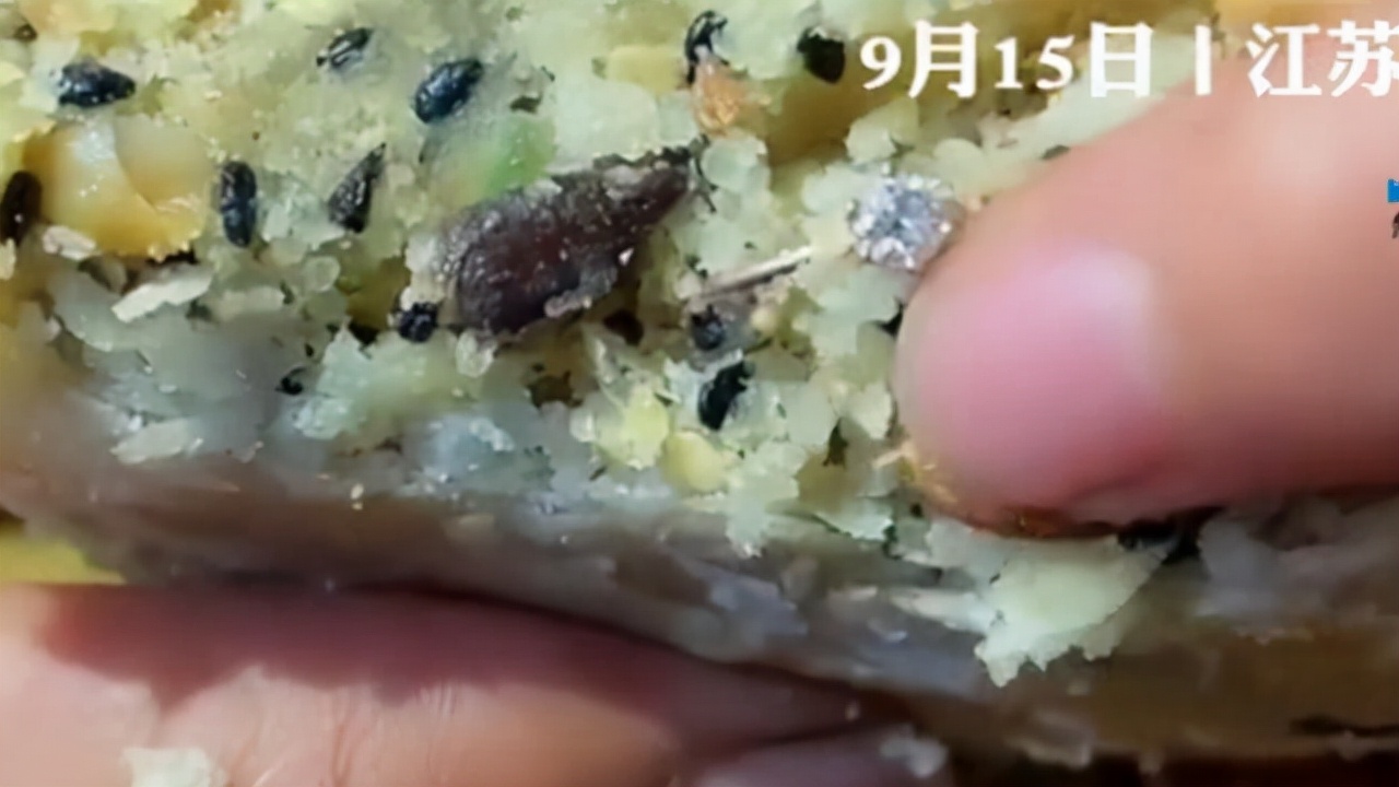 男子吃月饼吃出钻戒大概多少克拉,五仁月饼吃出钻戒