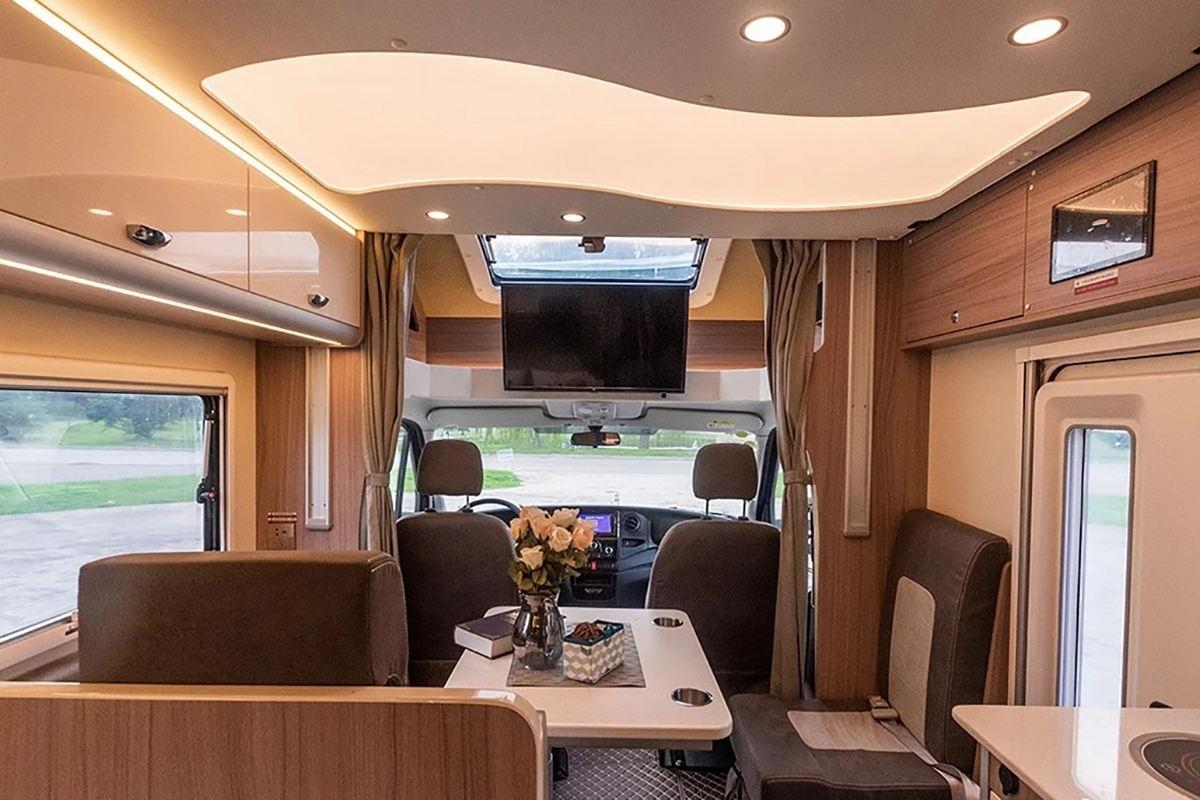 中天房车新季风畅游款,最新版的大通t型房车价格