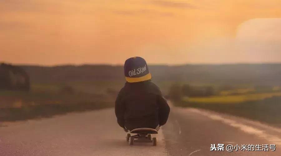 撞见儿子在看不好的东西怎么办,发现小孩在家偷看电视应该怎么办