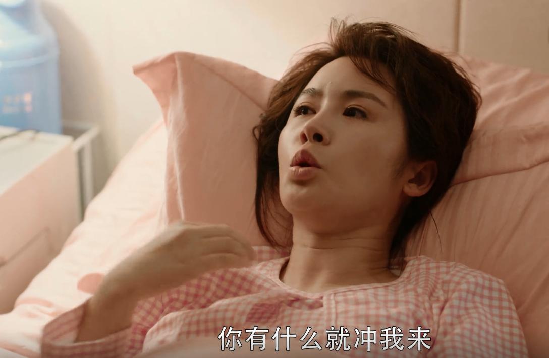 女主双标，男主给洋人接盘，2020年了还有这种“正能量”烂剧？
