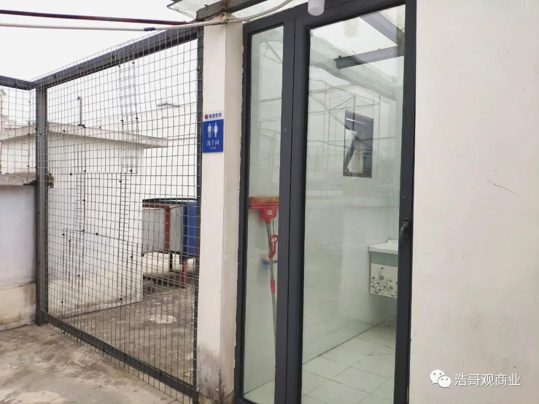 武汉在建专业足球场,武汉屋顶球场