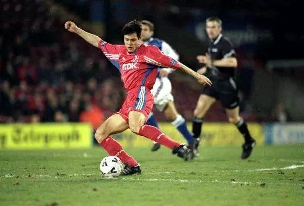 世纪跨越：聚光灯下的新青年|电竞世界