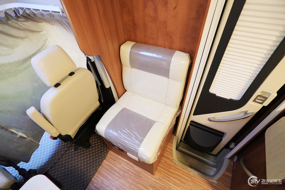 同级别车型谁敢跟它比轻量化！双会客区，实拍亚特plasy631房车