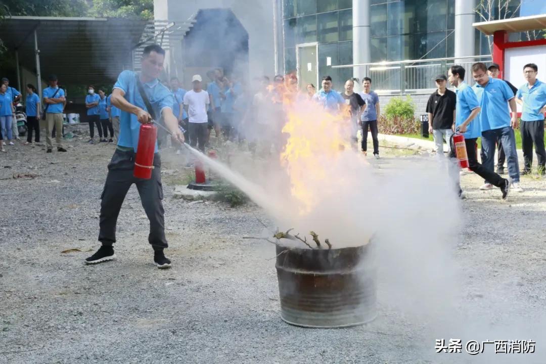 消防安全进企业宣传活动,消防安全宣传月启动仪式简报