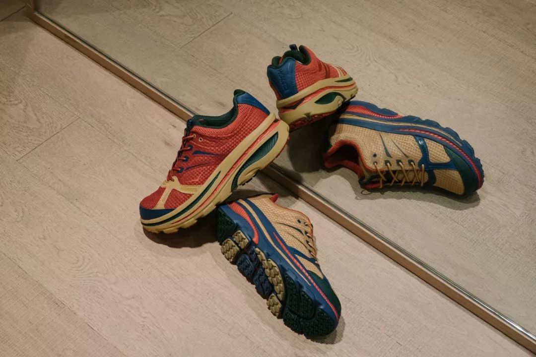 yeezy鞋子买大一点,yeezy最新发布篮球鞋