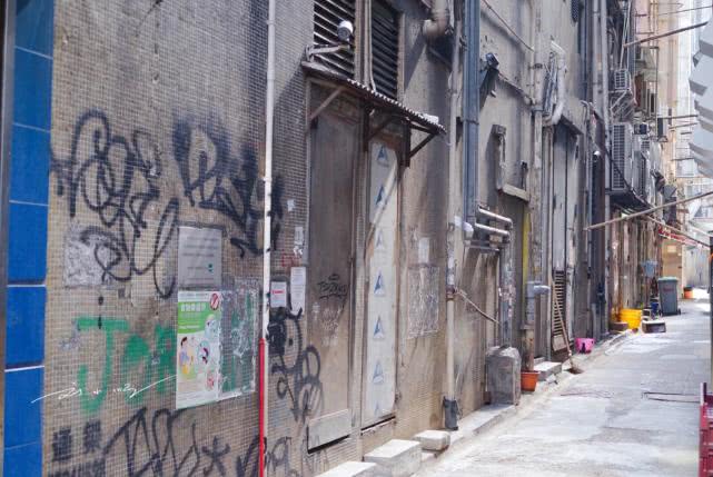 香港人在内地旅游被惊呆了,内地人第一次来香港感受