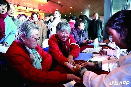 100例免费白内障手术、免费口腔CT…多家医疗机构为老博会送福利