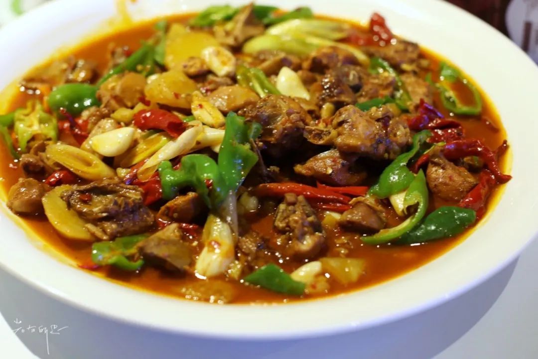 *疆新**都是荒漠戈壁?这几家高颜值餐厅,彻底颠覆你对*疆新**的概念