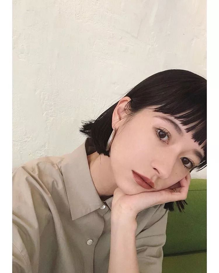 这几位日本模特的小心机！让圆脸、宽额女孩也能驾驭眉上刘海造型