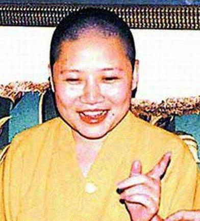 李娜在五台山唱的第一首歌的视频,李娜出家五台山第一次演唱的歌