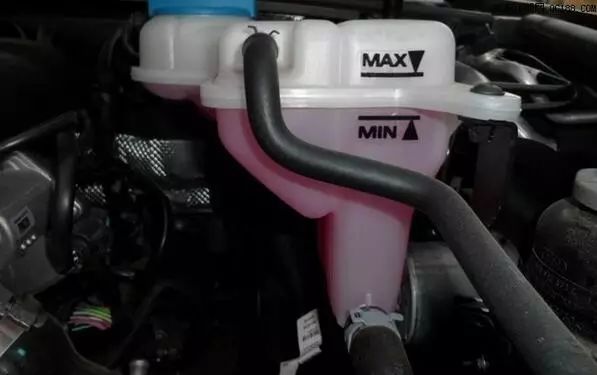 缺少防冻液会使水箱开锅吗,防冻液散热水箱