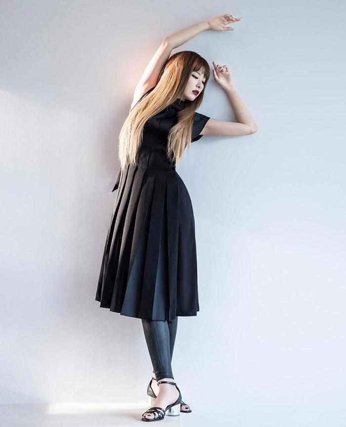 无回归抠脚状态，姜涩琪官宣奢侈品全球代言人，新品合作有排面