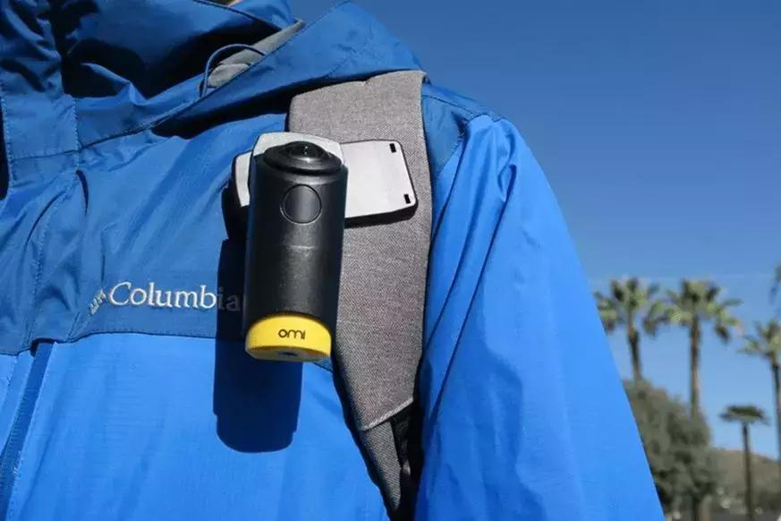 为了拍照防抖，有人叫了一只鸡...